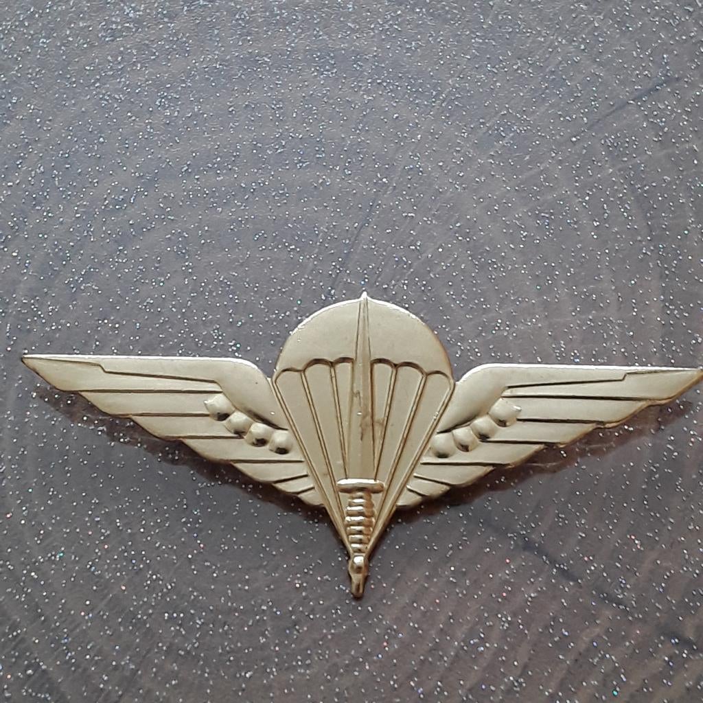 Insigne de beret para commando belge en laiton, Verzamelen, Verzenden