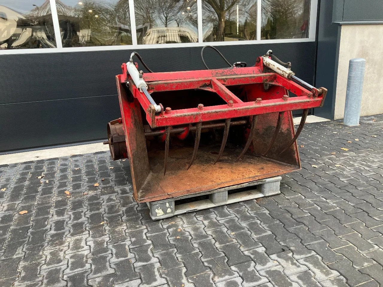 voederdoseerbak /voermengbak minishovel, Zakelijke goederen