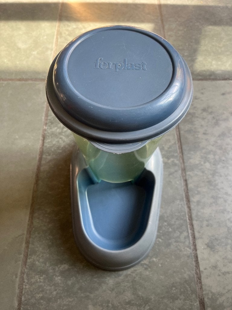 Ferplast eten / drinken bak, Ophalen, Gebruikt