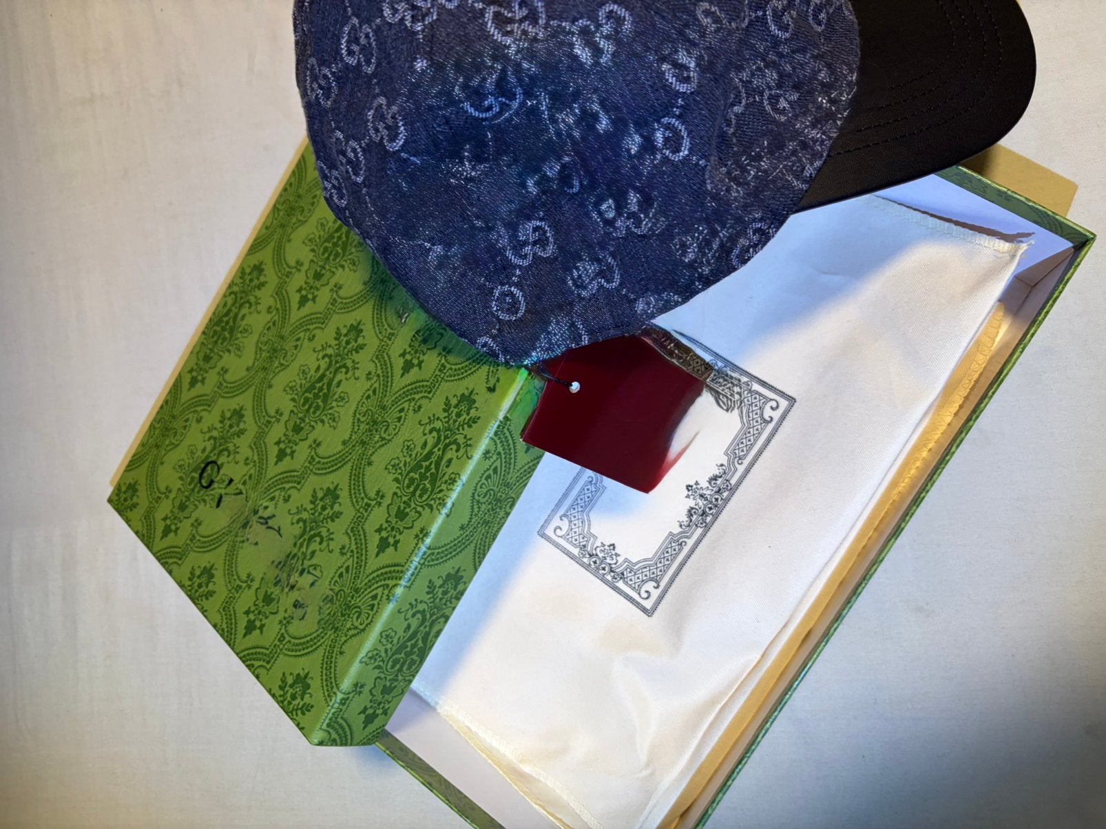 Gucci blauwe pet met GG-monogram + originele doos, Ophalen of Verzenden, Nieuw, 58 of 59 cm (L, 7¼ of ⅜ inch), Pet