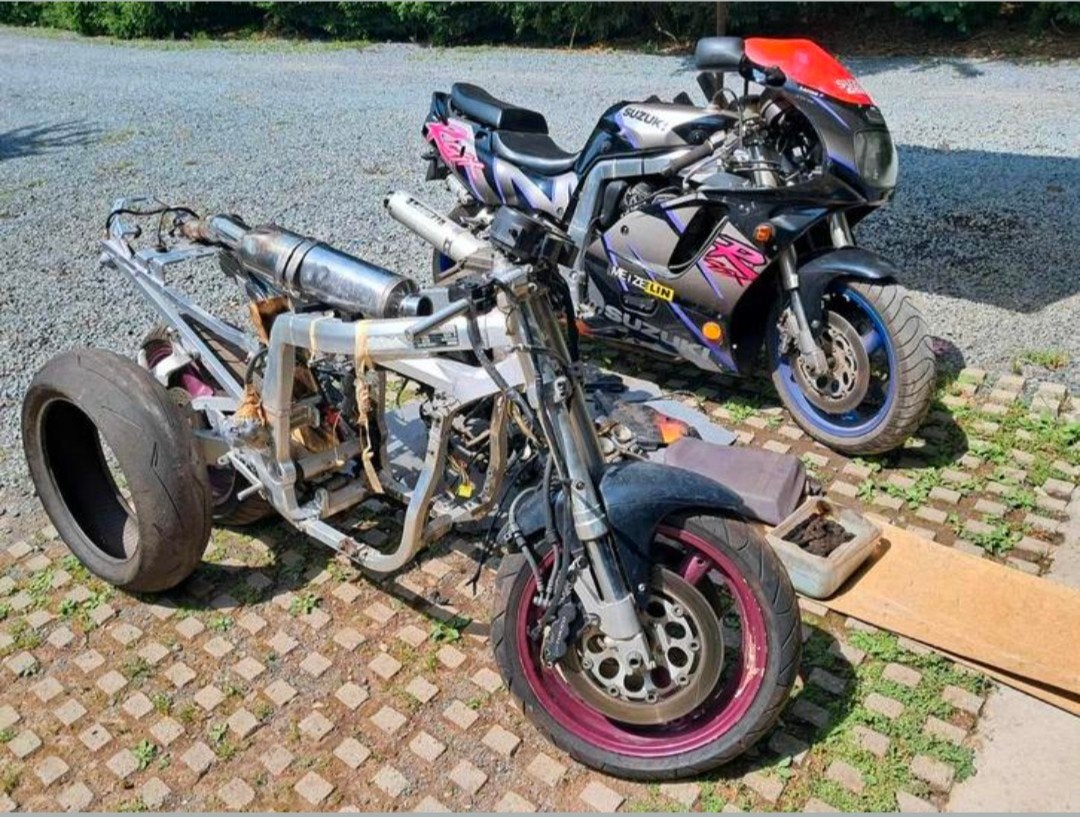 Lot exceptionnel : 2x Suzuki GSX-R 750 (1992) – 1 complète (