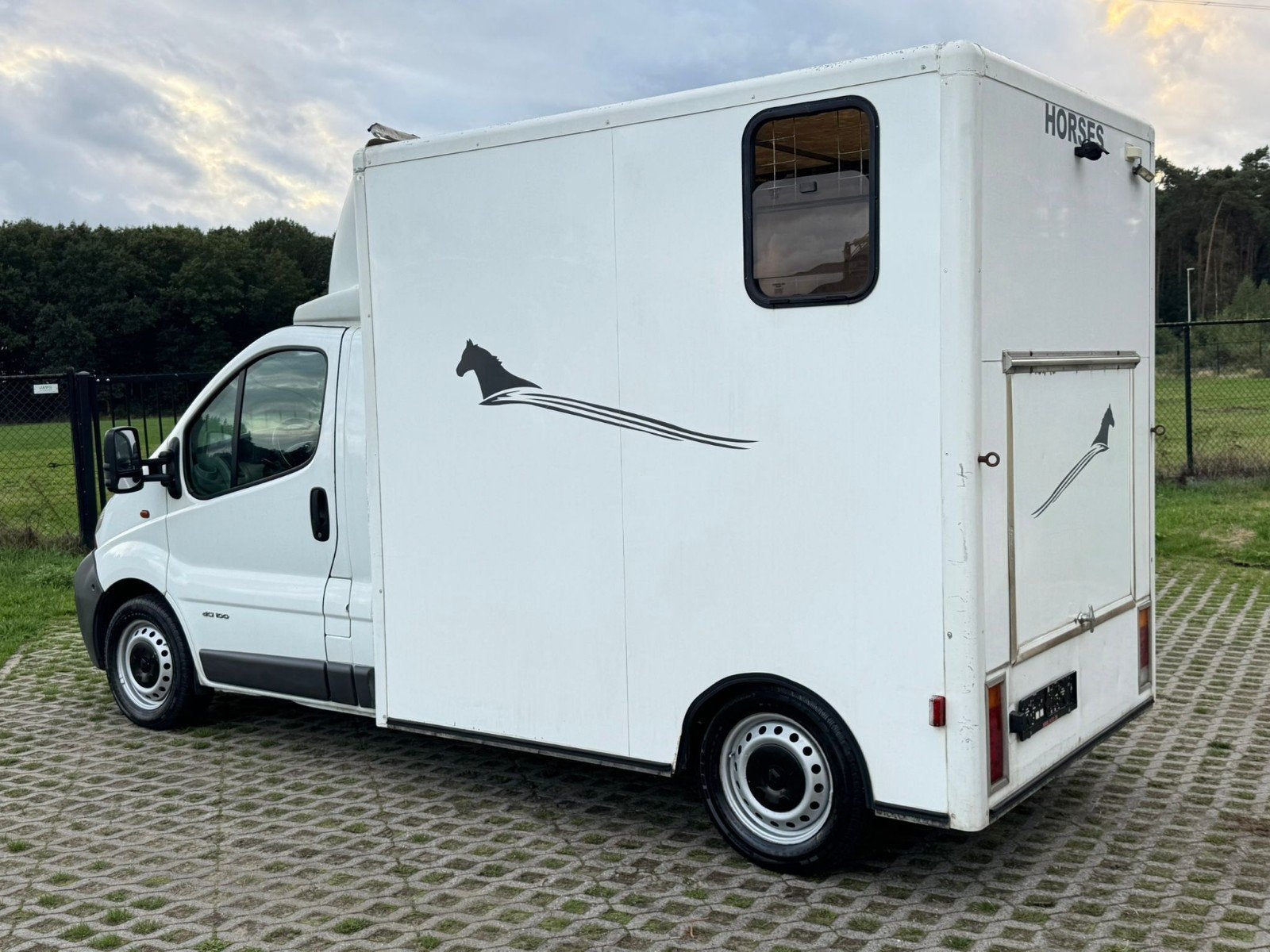 Paardenwagen/HORSES - renault trafic - rijbewijs B ️, Dieren en Toebehoren, Ophalen
