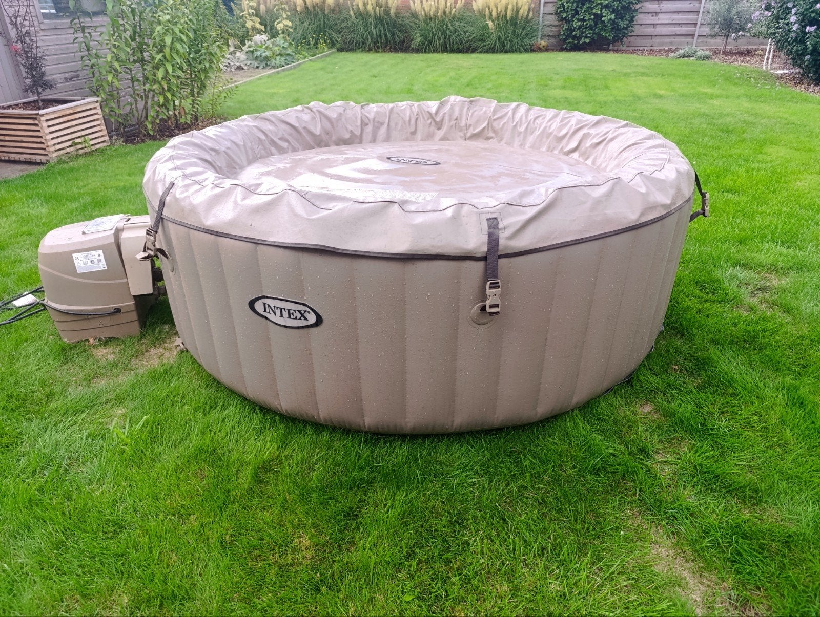 intex jacuzzi, Ophalen, Gebruikt, Afdekzeil, Opblaasbaar