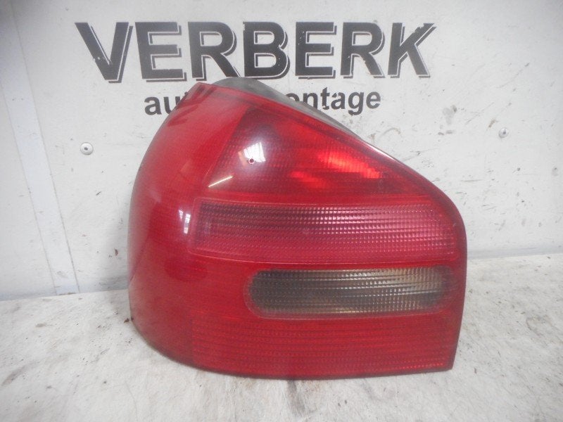 FEU ARRIÈRE GAUCHE Audi A3 (8L1) (01-1996/05-2003), Auto-Union-Straße  1,
85057  Ingolstadt, DE, Info@audi.de, Audi, Utilisé