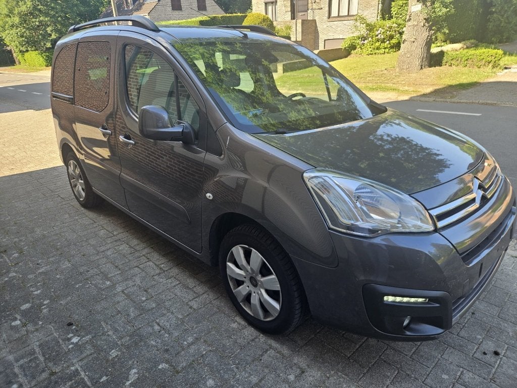 Citroën Berlingo 1.2 Benzine 110pk(Bouw2016/77.000km)Euro6b, 1199 cc, 5 deurs, 3 cilinders, 81 kW