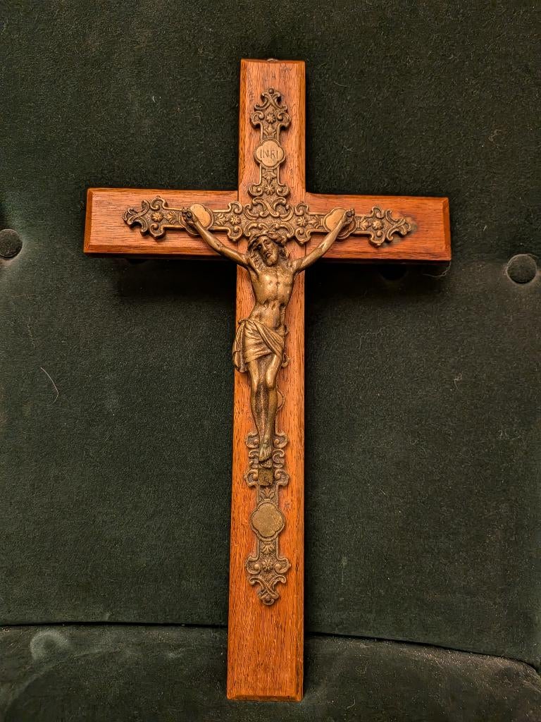 Antiek, 19de eeuws houten, koperen kruisbeeld, Antiek en Kunst, Antiek | Religieuze voorwerpen, Ophalen of Verzenden