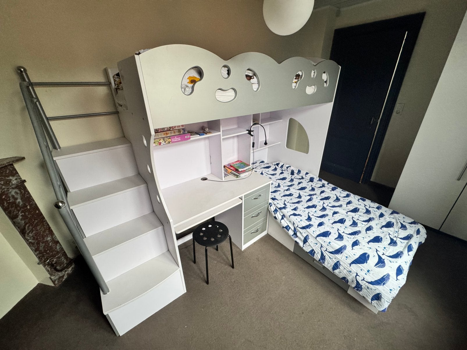 Dubbel bed/bureau meubel met ingebouwde kasjes en schuiven, Enlèvement, Comme neuf