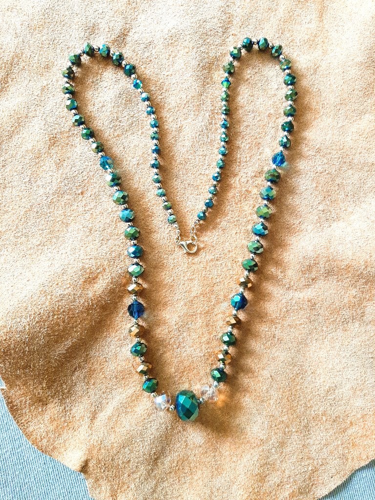 Te koop: Nieuw! Mooie groene halsketting met gouden details., Handtassen en Accessoires, Kettingen, Nieuw, Overige materialen