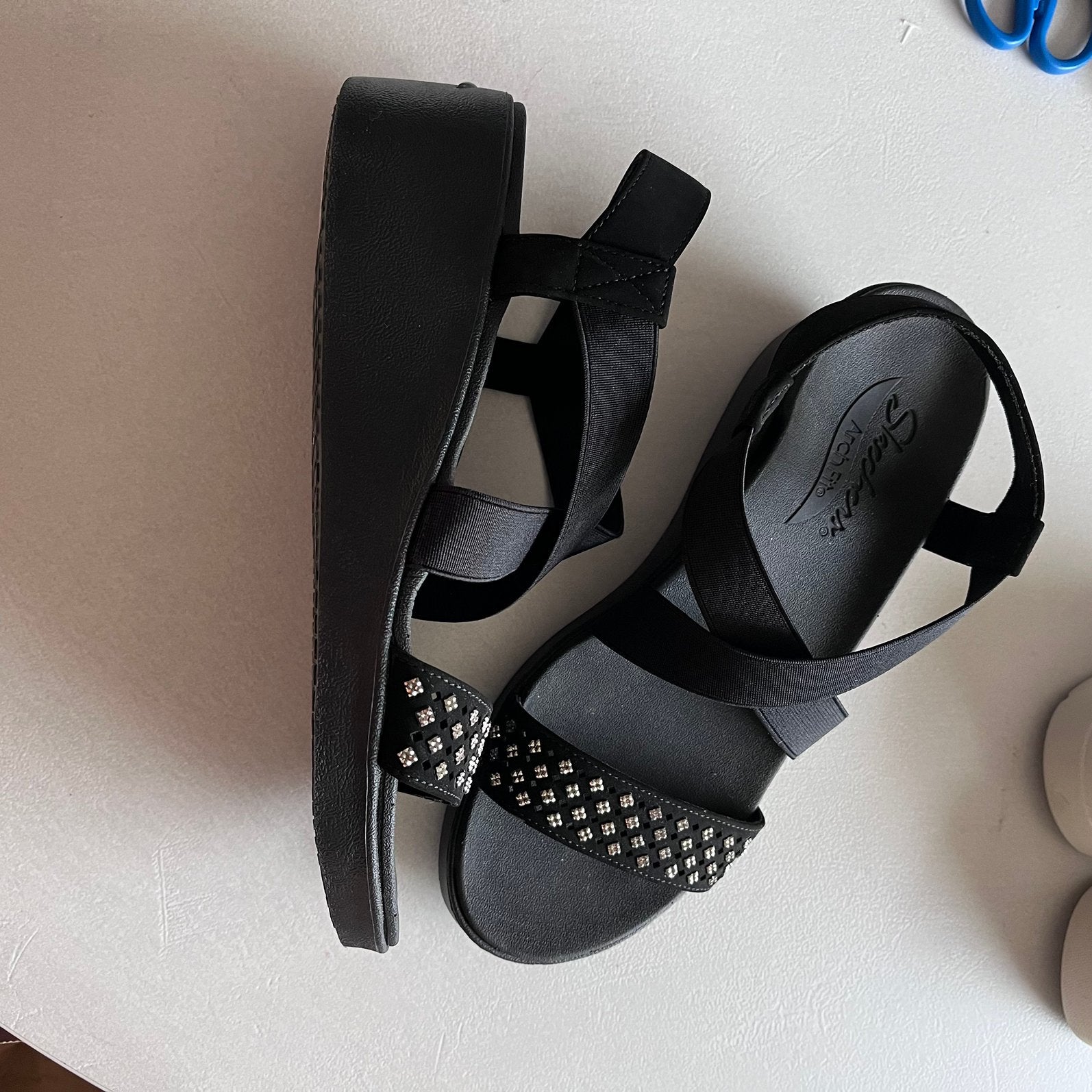 Skechers sandalen met strass, Enlèvement ou Envoi, Comme neuf