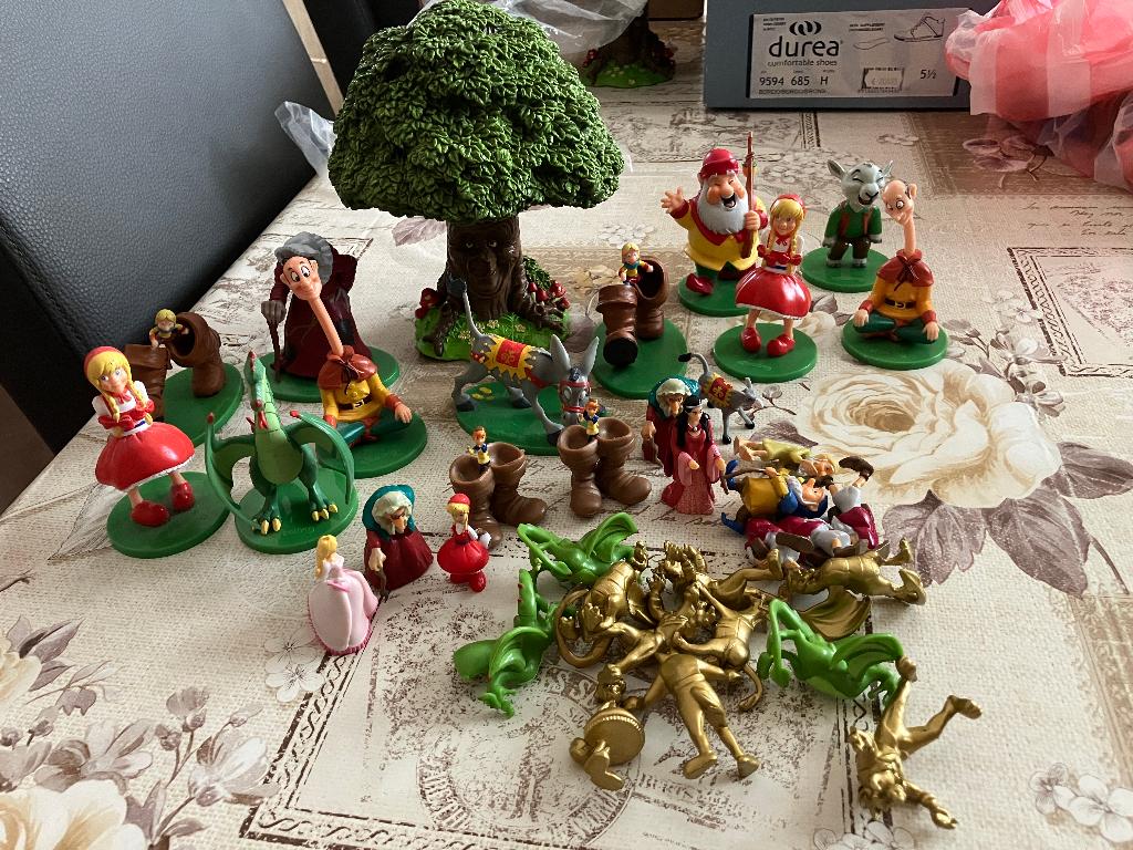 Efteling sprookjesbos figuren, Enlèvement ou Envoi, Statue ou Poupée