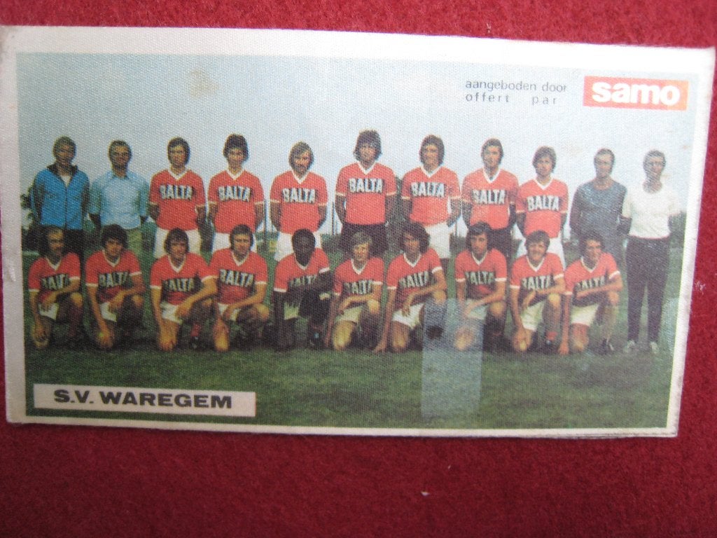 Vintage satijnen voetbal ploeg S V Waregem Samo Chips, Boeken, Prentenboeken en Plaatjesalbums, Verzenden, Gelezen