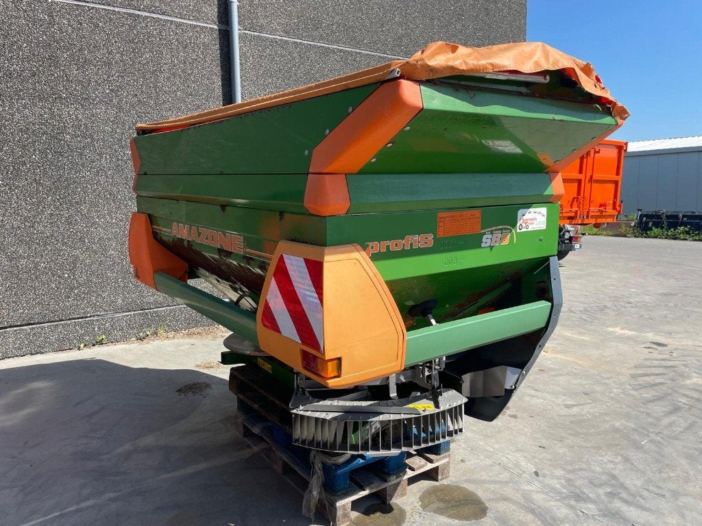 Amazone ZA-M Profis 3000L verzwaarde kunstmeststrooier, Ophalen