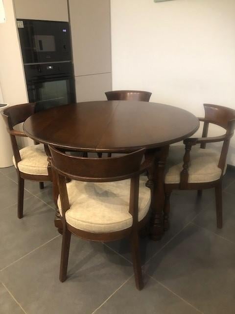 Ronde tafel met stoelen, Huis en Inrichting, Tafels | Eettafels, Ophalen, Zo goed als nieuw, Tijdloos, Vier personen