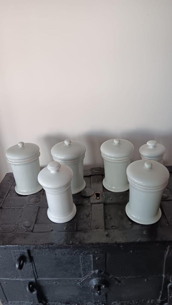 antieke apotheekpotten, Ophalen