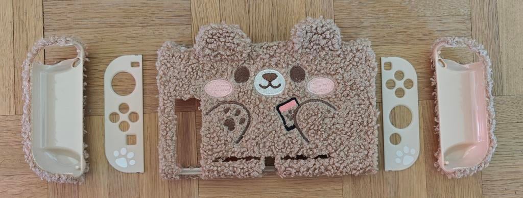 Nintendo Switch Fluffy bear cover, Games en Spelcomputers, Spelcomputers | Nintendo Consoles | Accessoires, Zo goed als nieuw