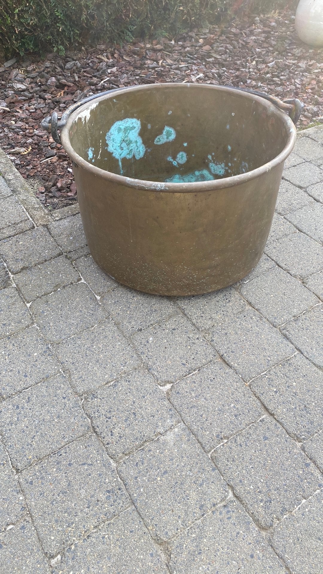 Grote authentieke koperen ketel met ijzeren hengsel, Ophalen, Koper