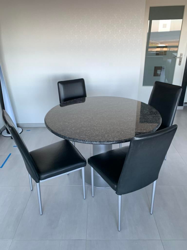 Granieten tafel met stoelen, Ophalen, Zo goed als nieuw