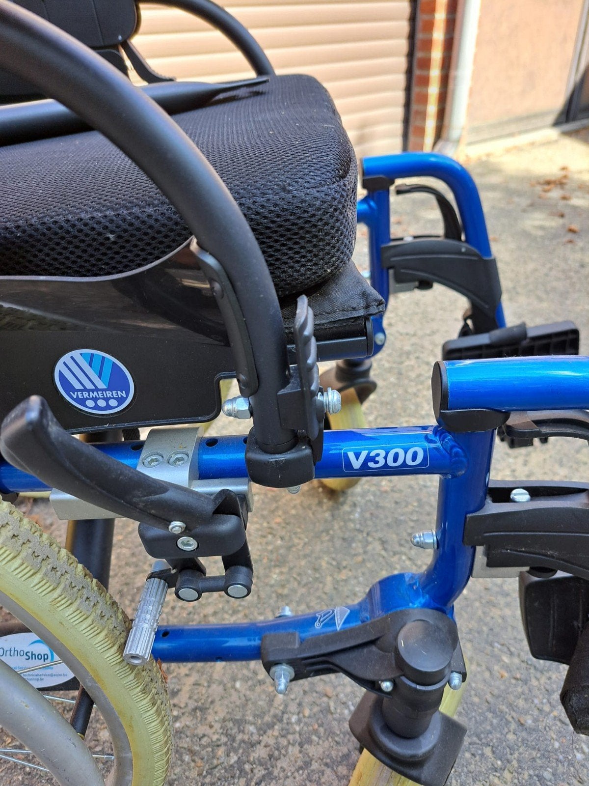 rolstoel Vermeiren V300 (nieuw 943 euro) in heel goede staat, Diversen, Ophalen