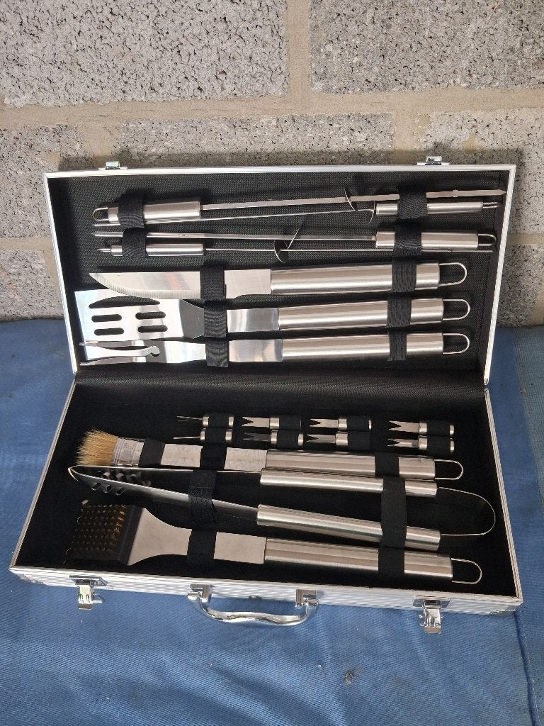 BBQ set in koffer (nieuw), Tuin en Terras, Ophalen, Zo goed als nieuw