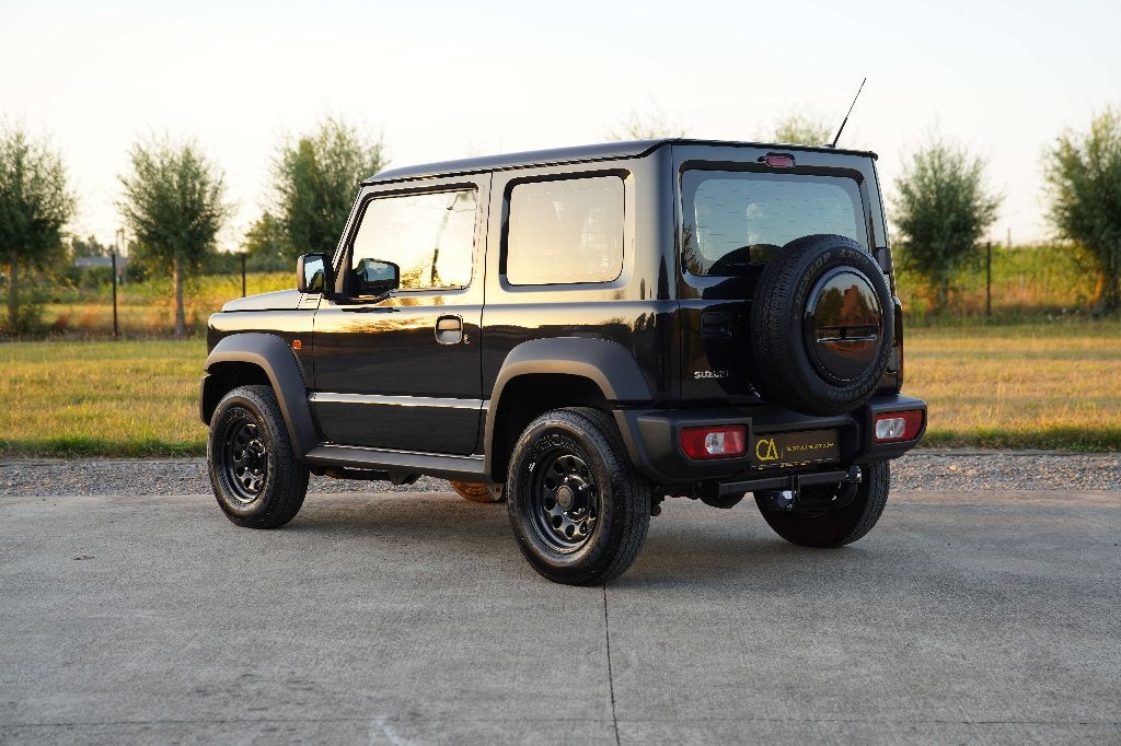 SUZUKI JIMNY 4x4 / ZETELVERWARMING / TREKHAAK / GARANTIE, Dealer onderhouden, Zwart, Handgeschakeld, Vierwielaandrijving
