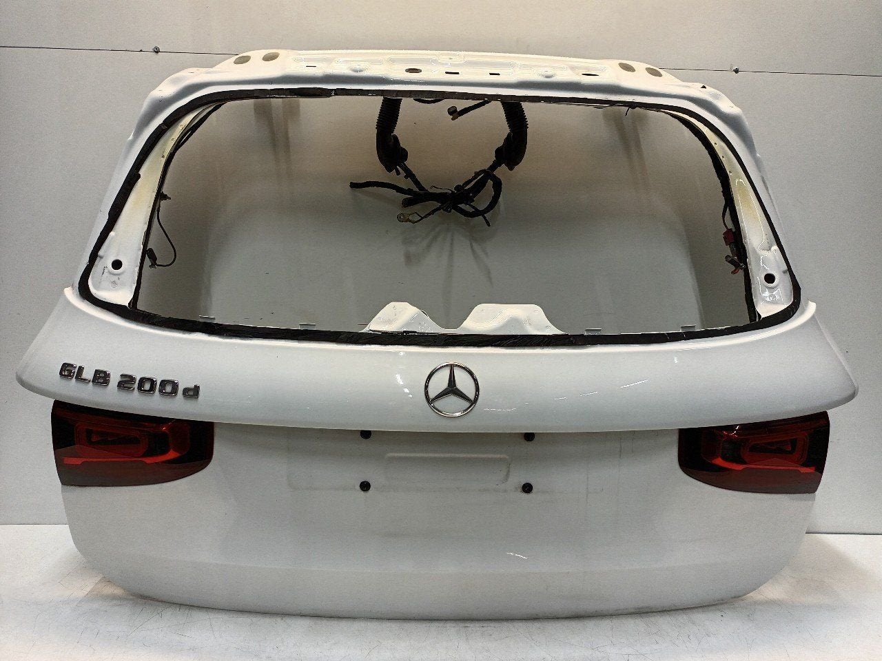 Achterklep Mercedes-Benz GLB, Onderdelen@venauto.nl, Van der Ven Autorecycling B.V., Arrière, Ettenseweg 76, 4706 PB Roosendaal, The Netherlands