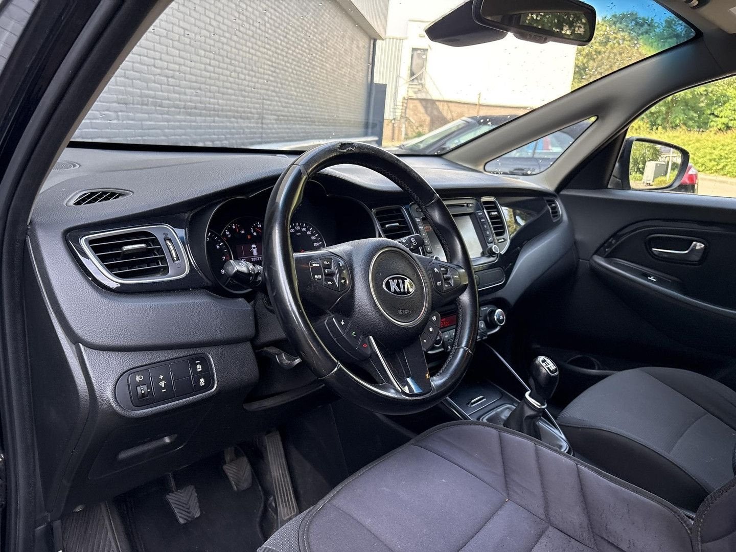 Kia Carens 1.6 GDi Business Pack | Climate | Cruise | Navi |, Auto's, Kia, Monovolume, 149 g/km, Zwart, Handgeschakeld