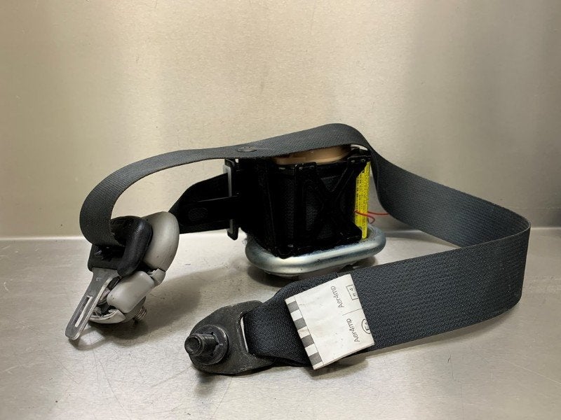 BOUCLE DE CEINTURE DE SECURITE AVANT GAUCHE Mitsubishi, Utilisé, Mitsubishi