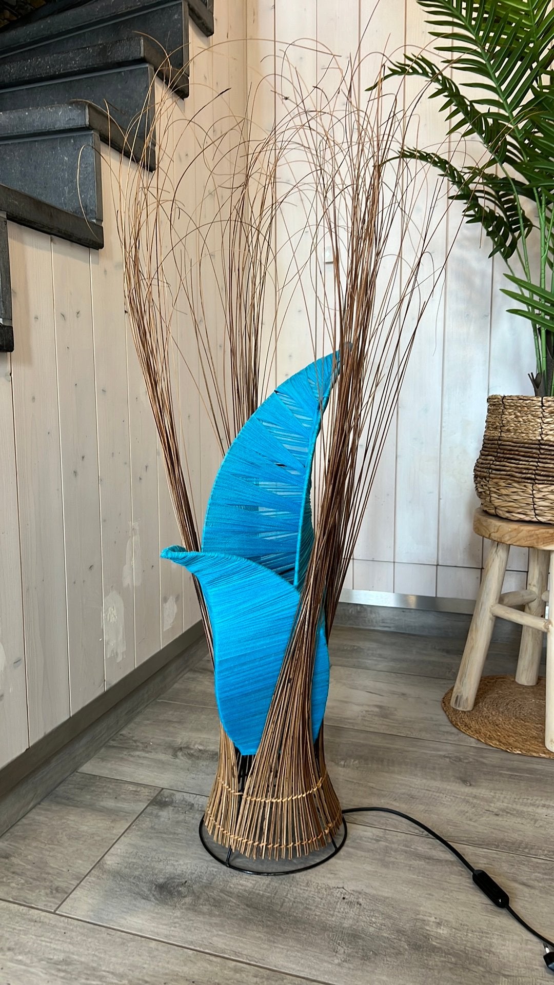 Lampe sur pied osier et bleu, Enlèvement, Comme neuf