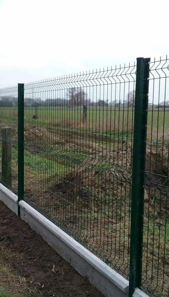 Clôture : soubassements en béton  et panneaux rigides, Enlèvement, Utilisé