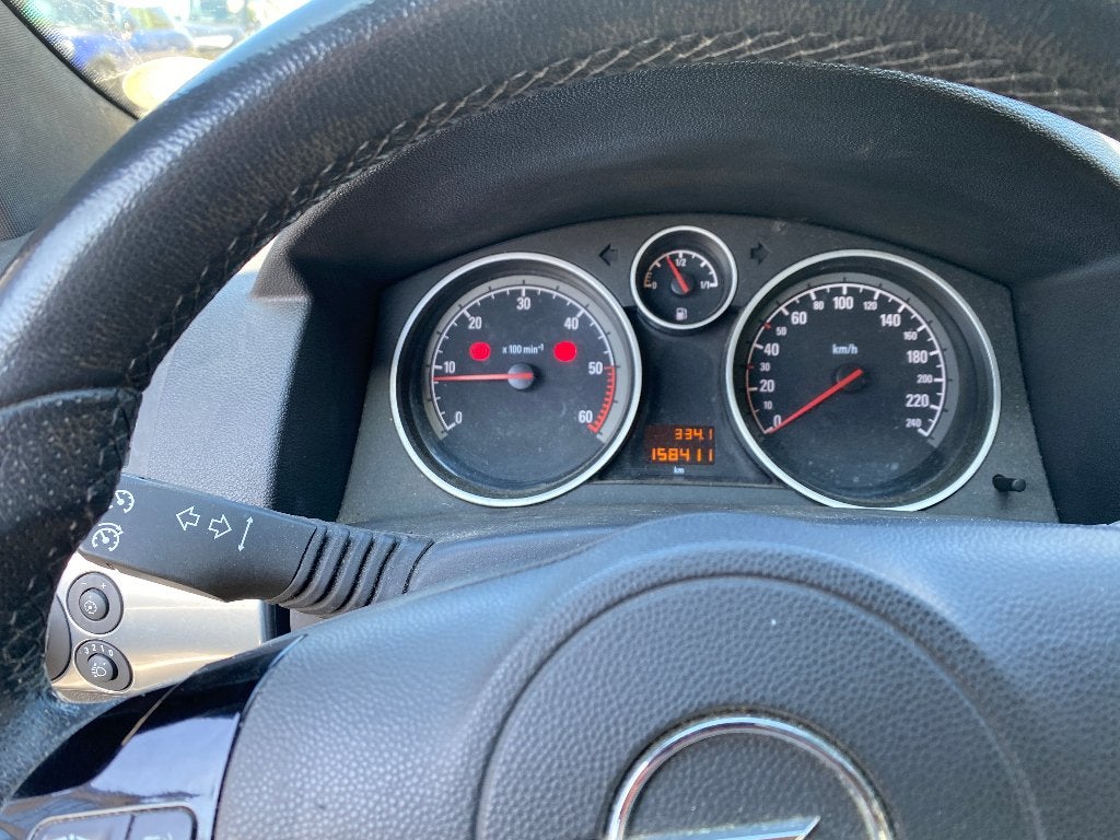te koop opel astra 2010 cabrio ( dak werkt momenteel niet), Auto's, Cabriolet, Bruin, 1900 cc, Particulier