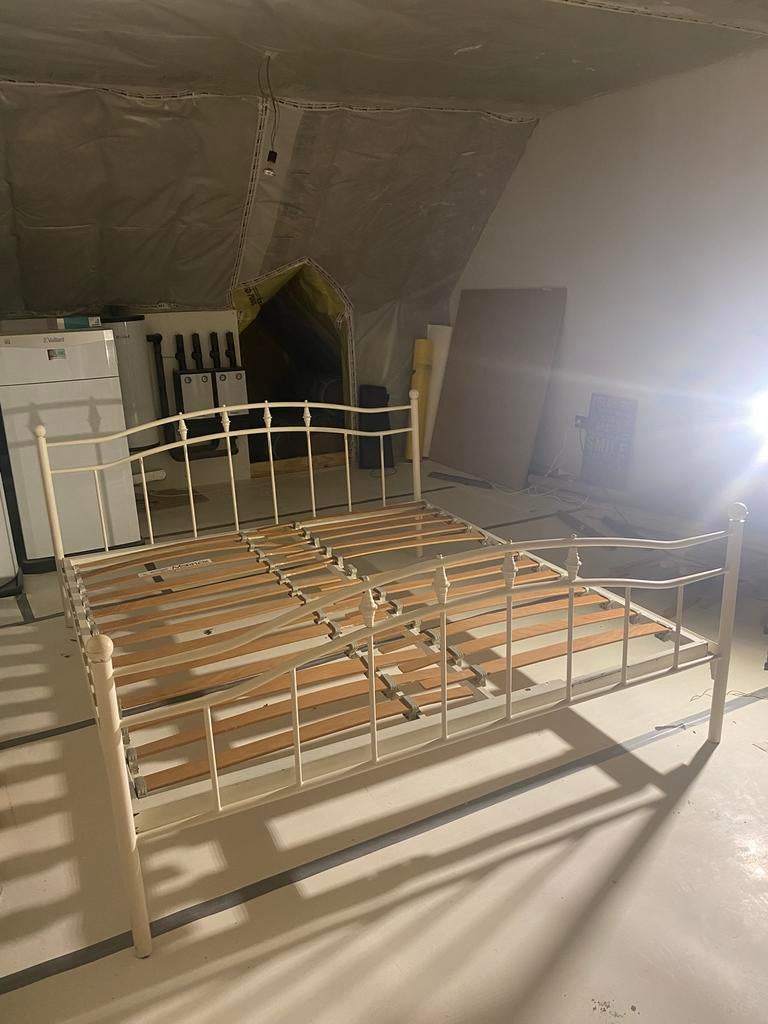 Bed 1,8x2m met lattenbodem en 2 nachtkastjes, Huis en Inrichting, Slaapkamer | Bedden, Ophalen, Gebruikt, 180 cm, Metaal