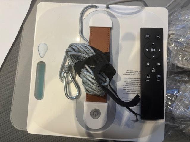 Robot laveur de vitres avec télécommande neuf dans sa boîte, TV, Hi-fi & Vidéo, Télécommandes, Neuf, Enlèvement ou Envoi