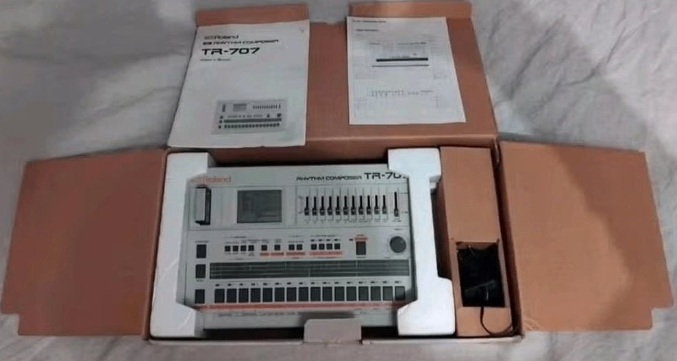 Roland TR-707 – Complète en boîte d’origine, Musique & Instruments, Enlèvement ou Envoi, Comme neuf, Roland