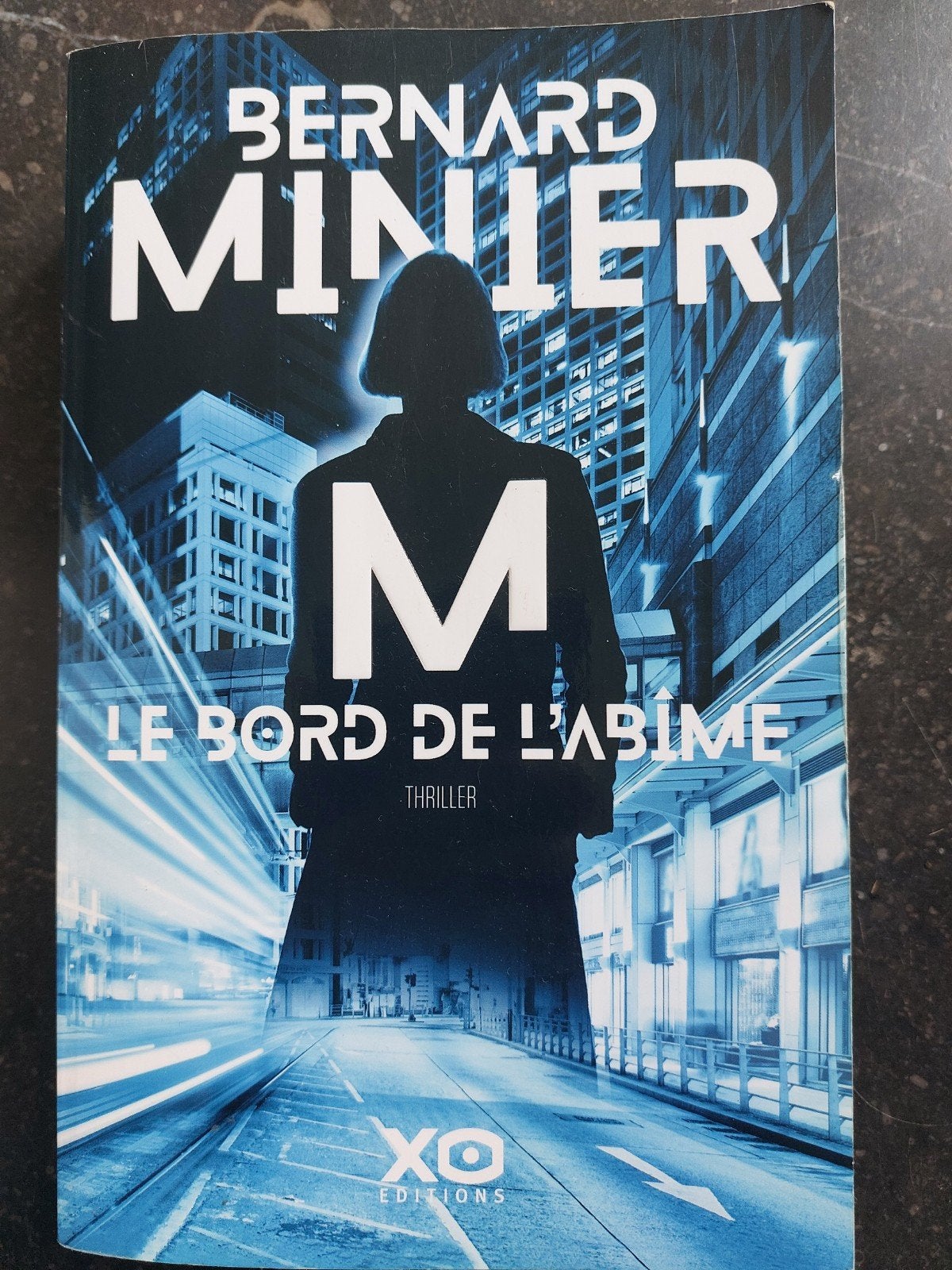 M,le bord de l'abîme de Minier, Boeken, Science fiction, Ophalen, Gelezen