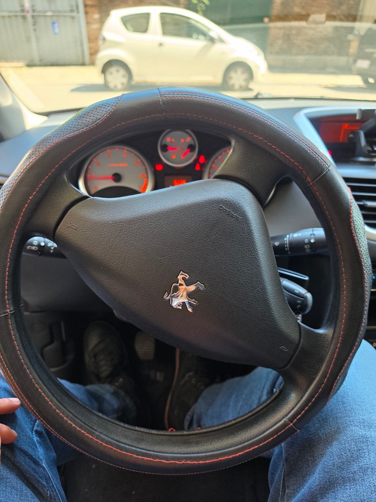 Super peugeot 207 bien entretenu, Argent ou Gris, Achat, Boîte manuelle, Entretenue par le concessionnaire