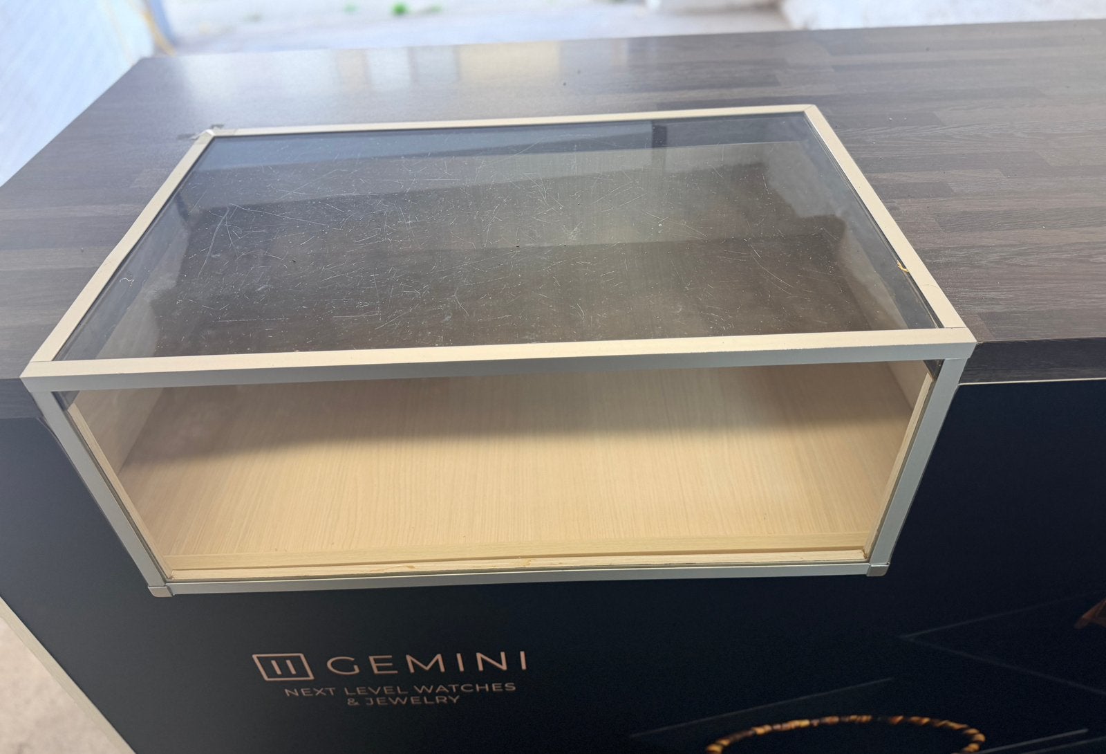 MEUBLE COMPTOIR BIJOUTERIE OU AUTRE  AVEC VITRINE, Handtassen en Accessoires, Ophalen