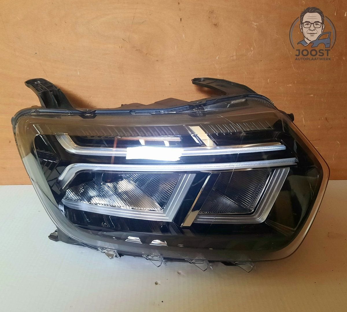 Koplamp LED nieuw Dacia Duster II FL v.a 2021 260109550R, -Via contactformulier op de website, Enlèvement ou Envoi, -Quai Le Gallo, 92100 Boulogme-Billancourt, Frankrijk