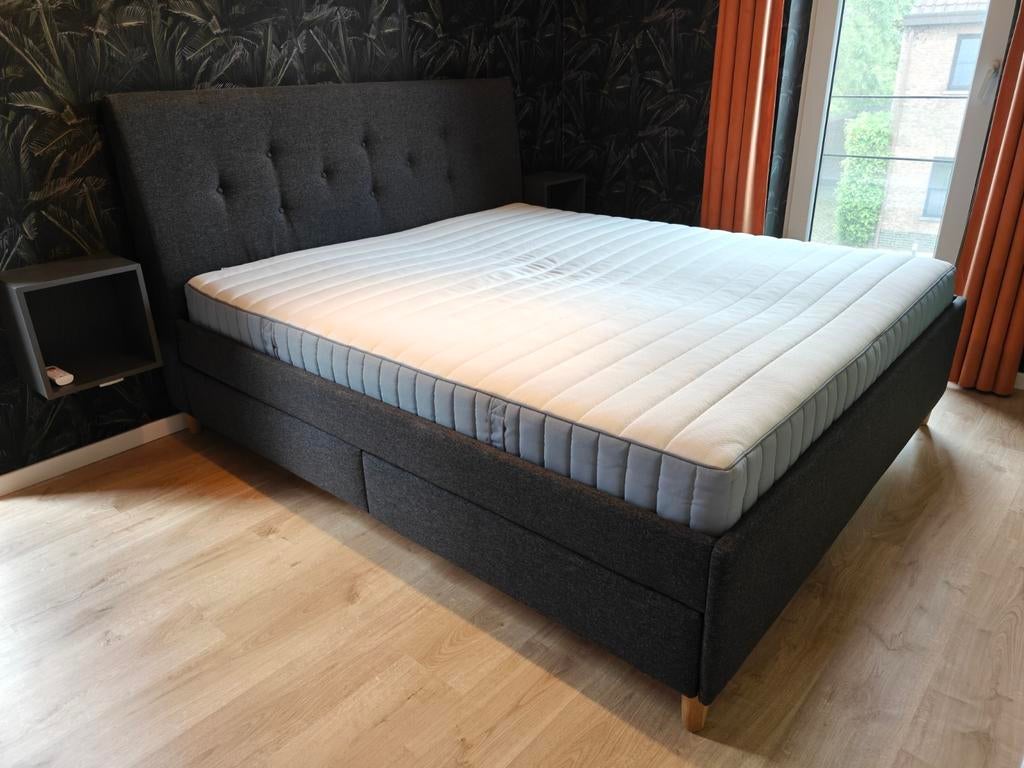 Bed met matras te koop, Gris, Comme neuf, Enlèvement, 180 cm