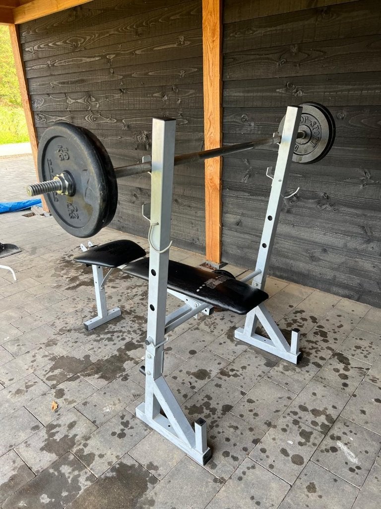 Kit de musculation + banc de pression — haltères de 70 kg, Sports & Fitness, Pectoraux, Centrale électrique, Enlèvement, Utilisé
