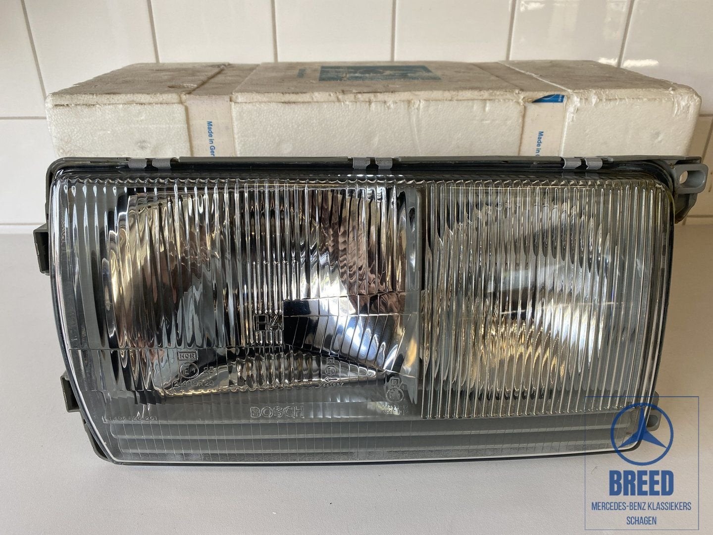 NOS Koplamp rechts Bosch H4 voor Mercedes-Benz W123, Autos : Pièces & Accessoires, Neuf, -, -, Enlèvement ou Envoi
