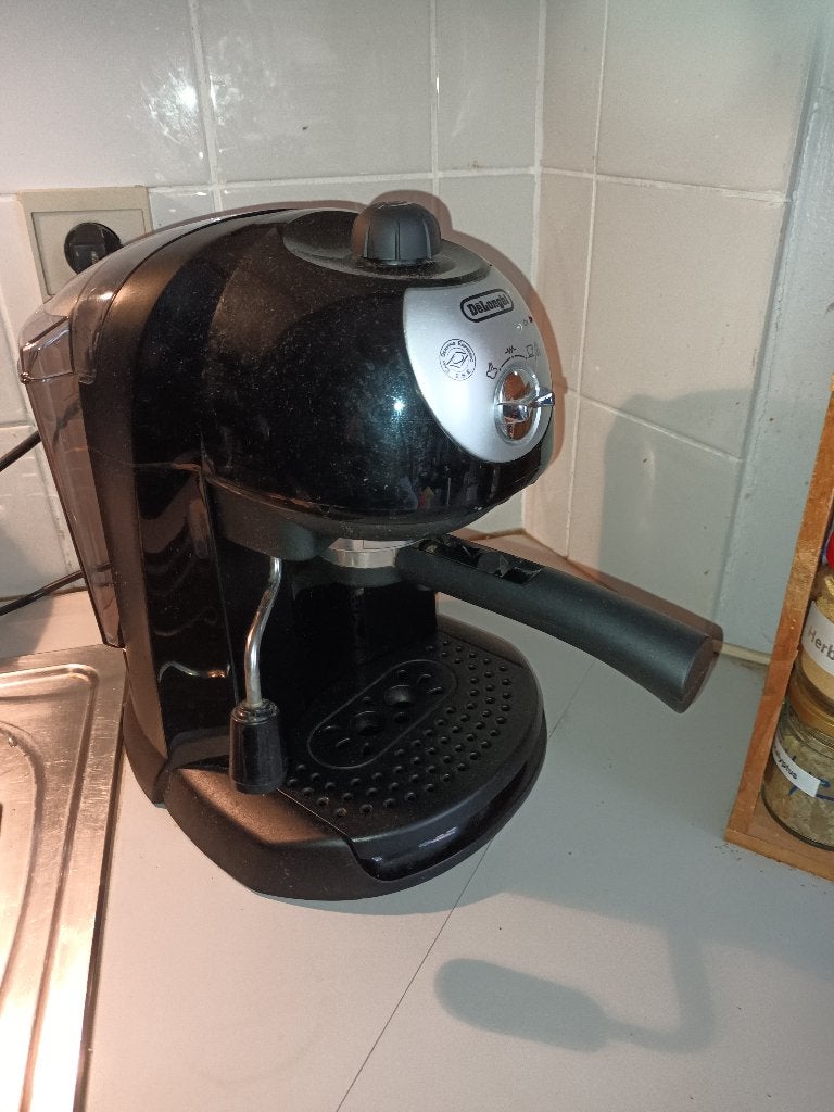 De’Longhi EC201CD.B Espresso, Electroménager, Café moulu, Réservoir d'eau amovible, 2 à 4 tasses, Utilisé