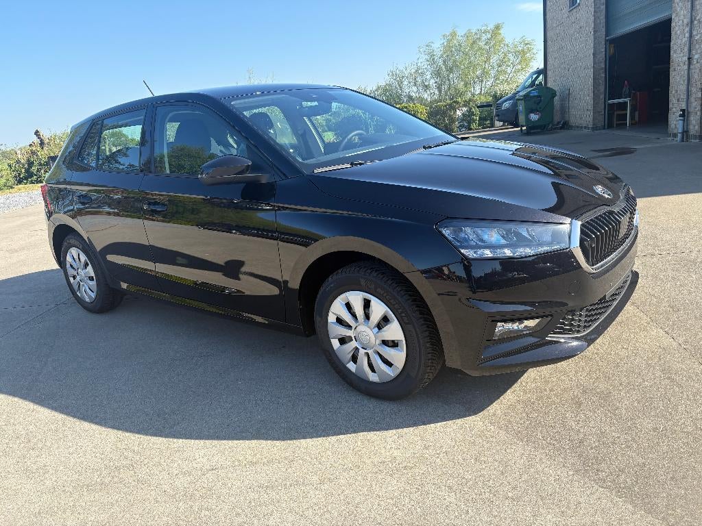 Climatisation/capteurs de stationnement/Nouveau ! ! 20 KM, Autos, Achat, Euro 6, Boîte manuelle, Noir