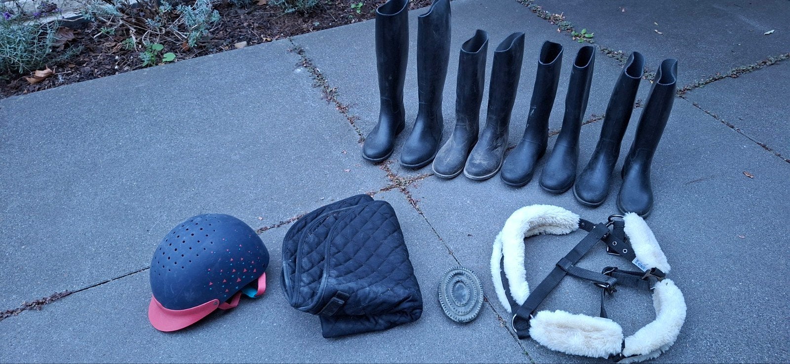 set paardrijlaarzen helm deken borstel tuig, Animaux & Accessoires, Enlèvement, Comme neuf, Chaussures