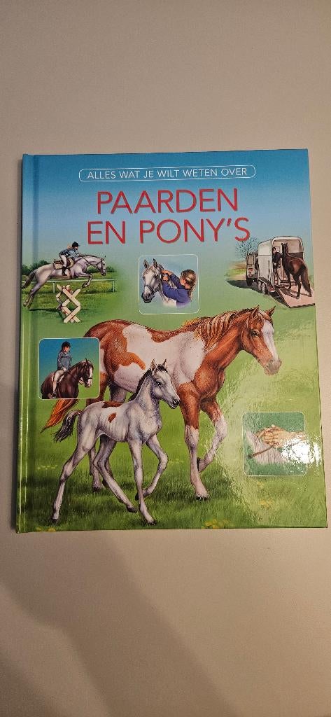 Boek Alles wat je wilt weten over paarden en pony's, Boeken, Dieren en Huisdieren, Ophalen, Zo goed als nieuw, Paarden of Pony's