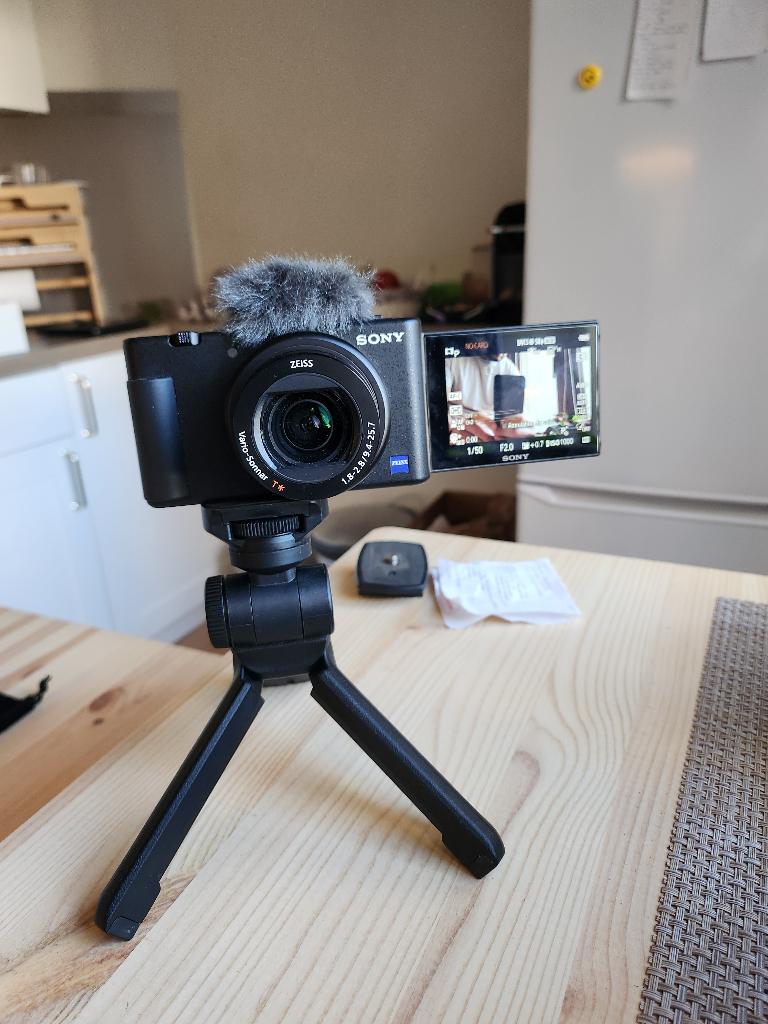 Caméra Sony zv-1 avec trépied, etui et 3 batterie, Audio, Tv en Foto, Fotocamera's Digitaal, Ophalen, Gebruikt, Compact, Sony