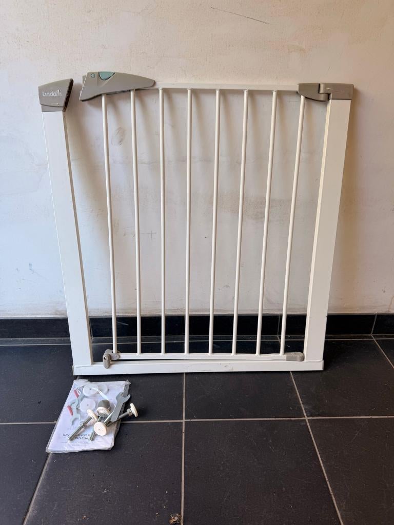 Lindam Sure Shut Axis traphekje wit | volledig compleet, Kinderen en Baby's, Ophalen, Gebruikt, Klemhekje, Metaal of IJzer
