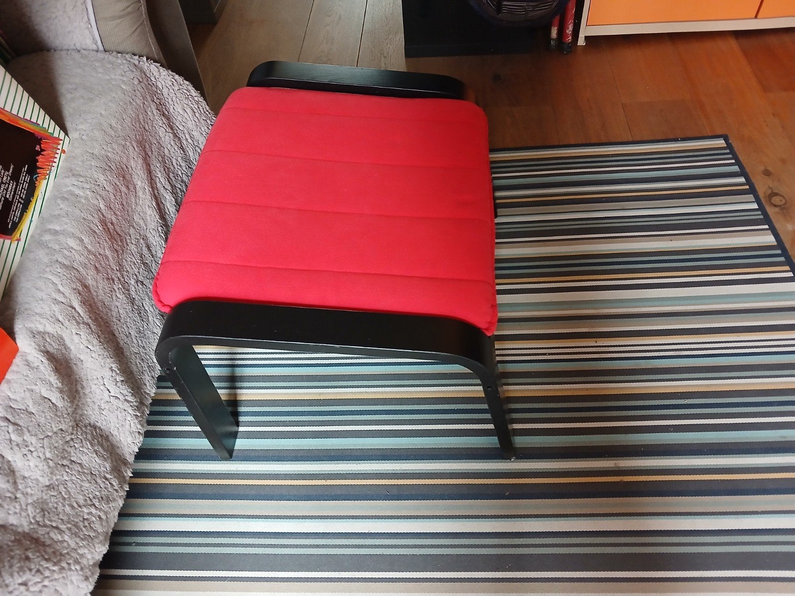 Repose-pieds IKEA POÄNG – rouge/noir, Enlèvement