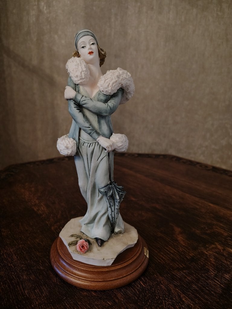 beeldje van een modieuze dame, Enlèvement ou Envoi