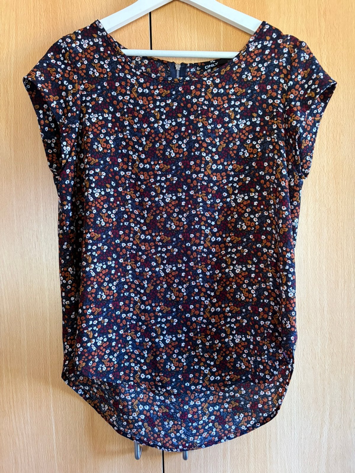 Gebloemde blouse maat 34 Only, Ophalen of Verzenden, Zo goed als nieuw, Maat 34 (XS) of kleiner, Blauw