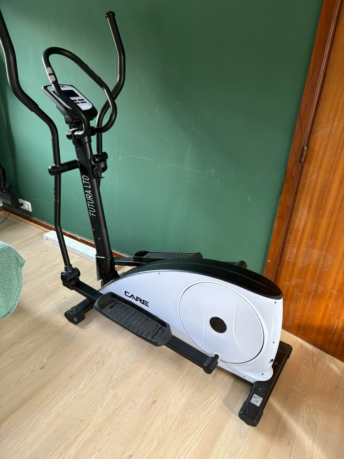 Elliptique futura ltd, Sports & Fitness, Appareils de fitness, Enlèvement, Comme neuf